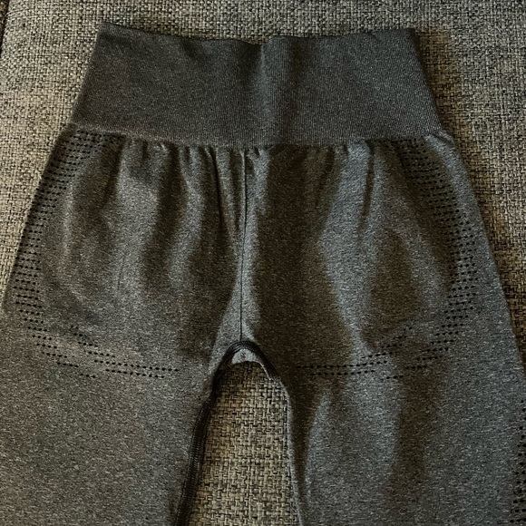 NWOT gym shark leggings - Picture 3 of 3